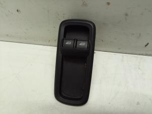 Usagé Commutateur vitre électrique Ford Fiesta 6 (JA8) 1.25 16V Prix € 25,00 Règlement à la marge proposé par Autodemontage van de Laar