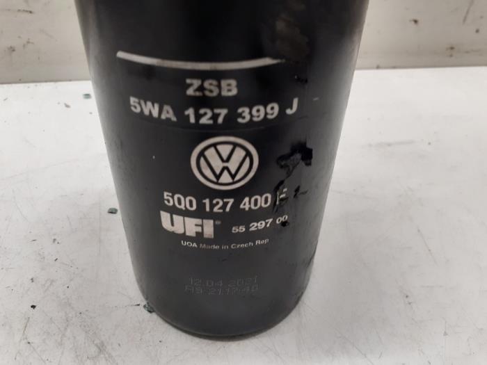 Kraftstofffilter van een Volkswagen Caddy Cargo V (SBA/SBH) 2.0 TDI BlueMotionTechnology 2021