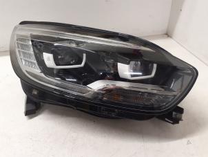 Used Headlight, right Renault Scenic Price on request offered by Autodemontage van de Laar