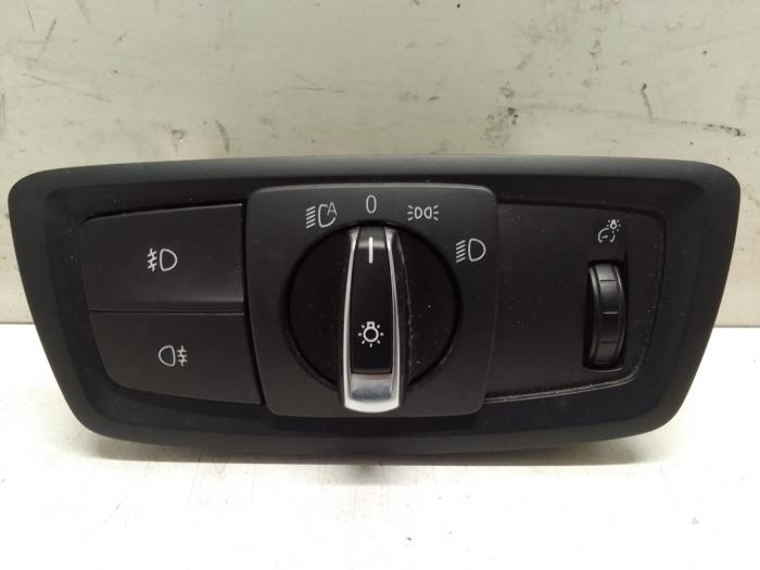 Commutateur lumière d'un BMW X1 (F48) sDrive 18d 2.0 16V 2015