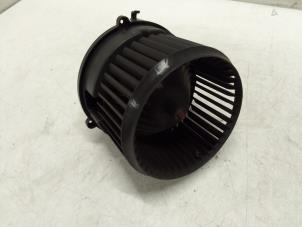 Usados Motor de ventilador de calefactor BMW X1 (F48) sDrive 18d 2.0 16V Precio € 75,00 Norma de margen ofrecido por Autodemontage van de Laar