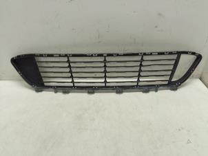 Used Bumper grille BMW X1 (F48) sDrive 18d 2.0 16V Price € 50,00 Margin scheme offered by Autodemontage van de Laar