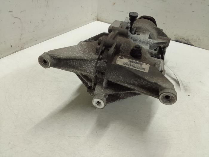 Rear differential from a BMW X1 (F48) sDrive 18d 2.0 16V 2015