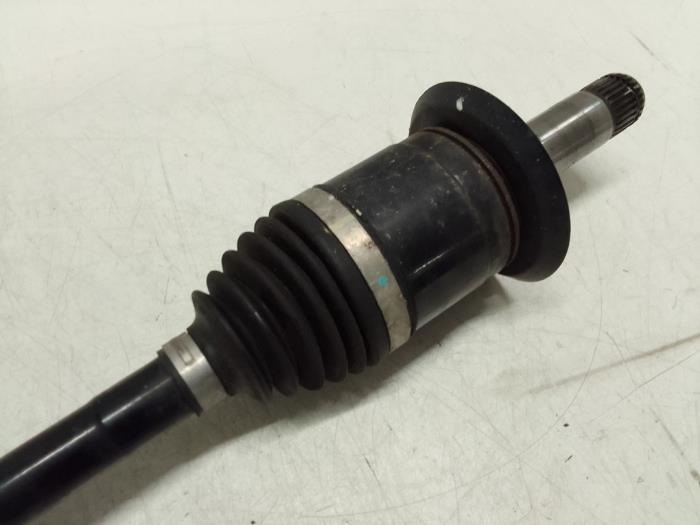 Drive shaft, rear right from a BMW X1 (F48) sDrive 18d 2.0 16V 2015