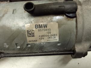 Anlasser van een BMW X1 (F48) sDrive 18d 2.0 16V 2015