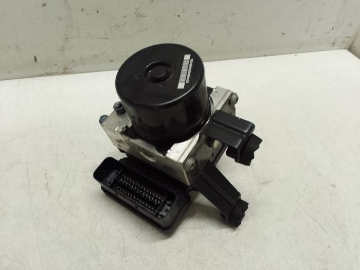 Begagnade ABS-pump BMW 1 serie (F20) 118d 2.0 16V Pris € 225,00 Marginaltabell erbjuds av Autodemontage van de Laar