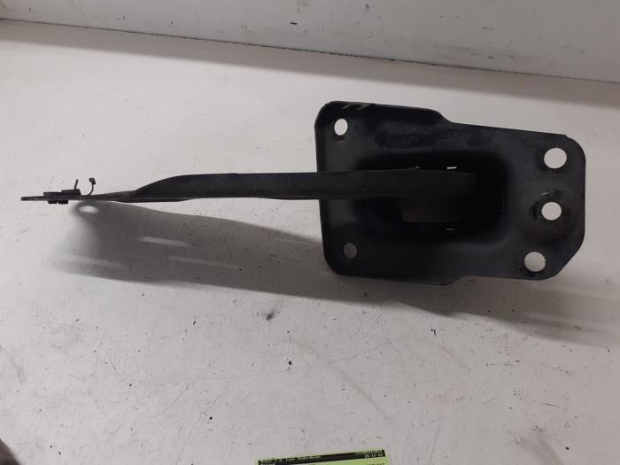Rear wishbone, left from a Volkswagen Golf VII (AUA) 2.0 GTI 16V Performance Package 2014