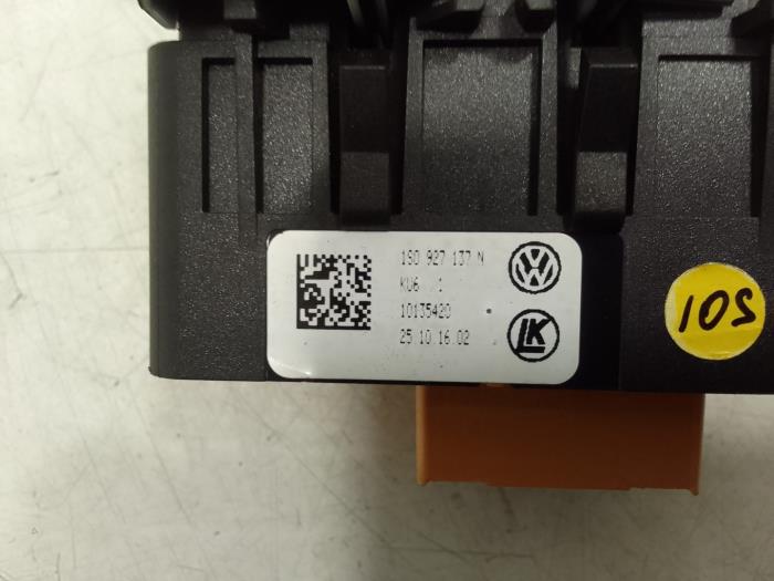 Interruptor de calefactor luneta de un Volkswagen Up! (121) 1.0 TSI 12V 2017