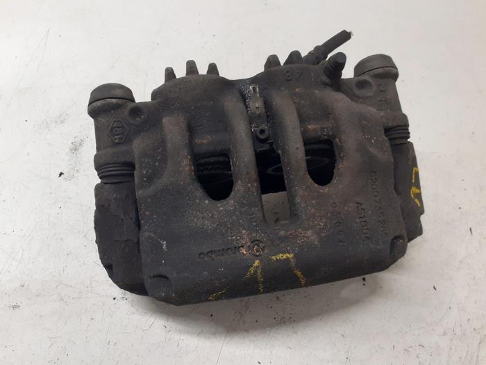 Gebrauchte Bremszange links vorne Renault Master III (FV) 2.3 dCi 125 16V FWD Preis € 70,00 Margenregelung angeboten von Autodemontage van de Laar