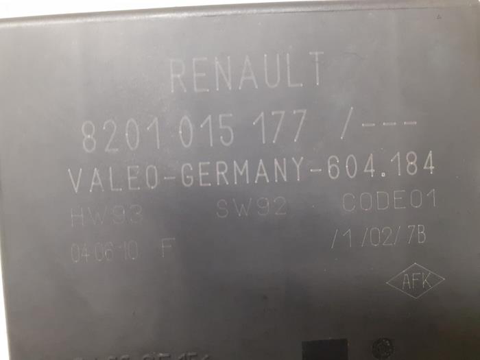 Module PDC d'un Renault Master IV (FV) 2.3 dCi 125 16V FWD 2010