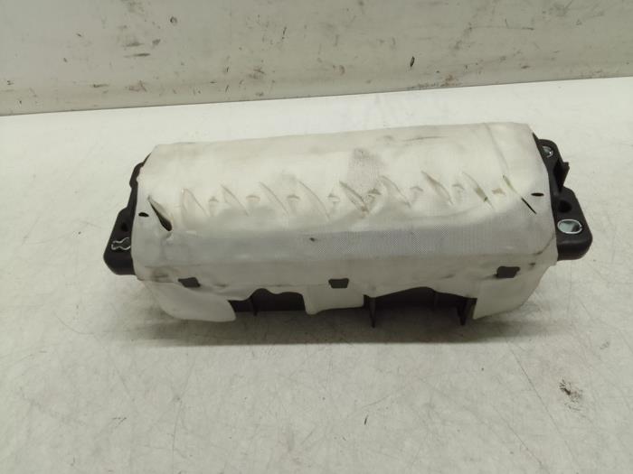 Airbag derecha (salpicadero) de un Volkswagen Touran (1T3) 1.6 TDI 16V 2012
