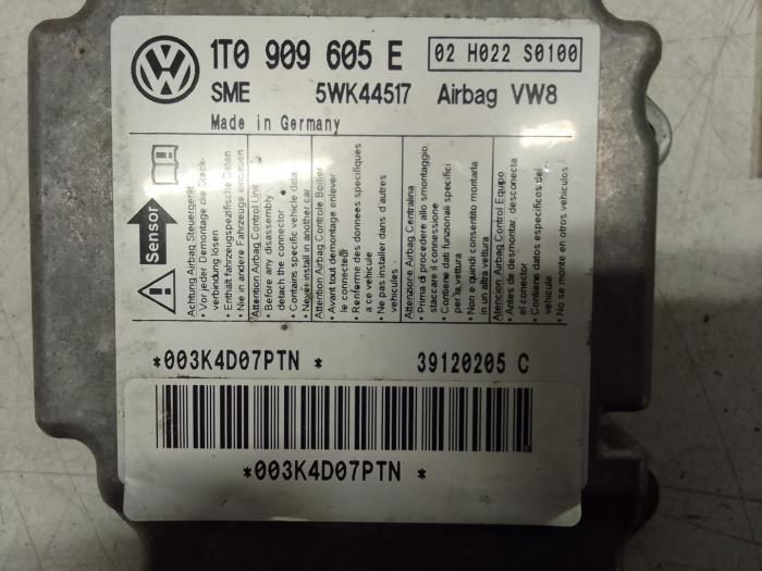 Boitier airbag d'un Volkswagen Touran (1T3) 1.6 TDI 16V 2012