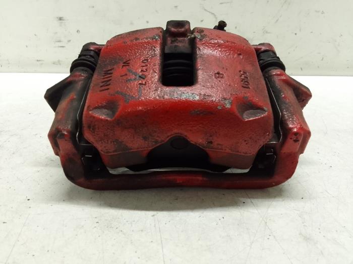 Gebrauchte Bremszange links vorne Mini Mini (R56) 1.6 16V Cooper S Preis € 50,00 Margenregelung angeboten von Autodemontage van de Laar