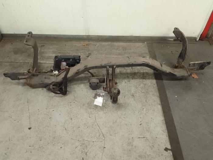 Używane Hak holowniczy Citroen C4 Picasso (UD/UE/UF) 1.6 16V VTi 120 Cena € 150,00 Procedura marży oferowane przez Autodemontage van de Laar