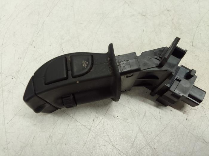 Steering wheel mounted radio control from a Renault Master IV (MA/MB/MC/MD/MH/MF/MG/MH) 2.3 dCi 16V RWD 2018