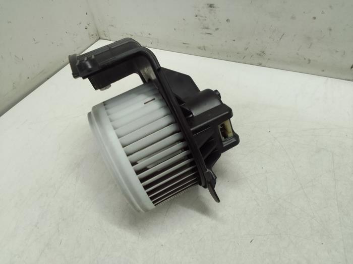 Heating and ventilation fan motor from a Renault Master IV (MA/MB/MC/MD/MH/MF/MG/MH) 2.3 dCi 16V RWD 2018