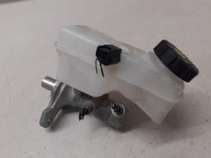 Used Master cylinder Renault Clio IV (5R) 0.9 Energy TCE 90 12V Price € 30,25 Inclusive VAT offered by Autodemontage van de Laar