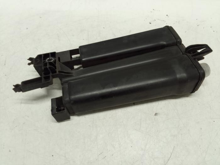 Carbon filter from a Volkswagen Golf VII (AUA) 1.2 TSI BlueMotion 16V 2014