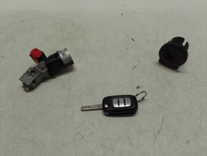Used Ignition lock + key Renault Master IV (MA/MB/MC/MD/MH/MF/MG/MH) 2.3 dCi 16V RWD Price € 151,25 Inclusive VAT offered by Autodemontage van de Laar