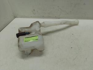 Used Front windscreen washer reservoir Renault Master IV (MA/MB/MC/MD/MH/MF/MG/MH) 2.3 dCi 16V RWD Price € 36,30 Inclusive VAT offered by Autodemontage van de Laar