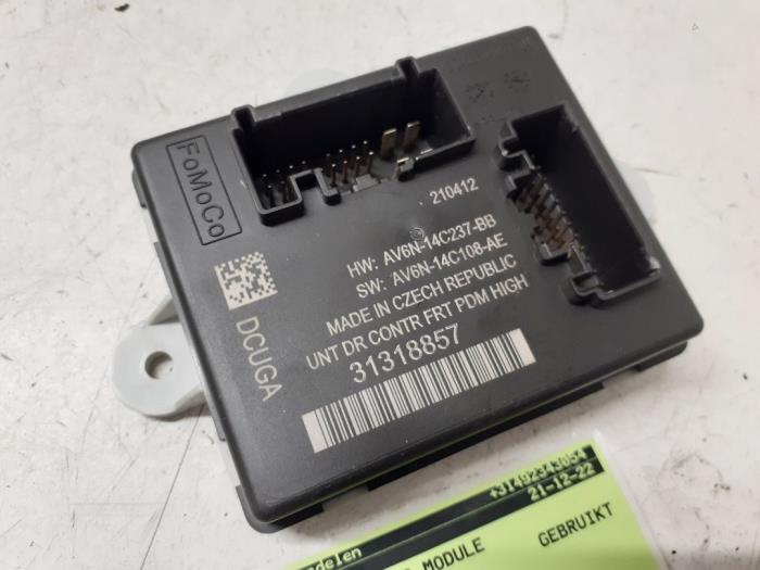 Central door locking module from a Volvo V60 I (FW/GW) 1.6 DRIVe 2012