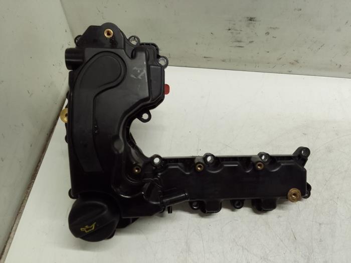 Usagé Couvercle soupapes Peugeot 2008 (CU) 1.2 12V e-THP PureTech 110 Prix € 50,00 Règlement à la marge proposé par Autodemontage van de Laar
