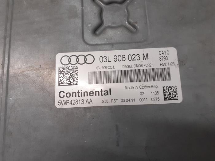 Ordenador de gestión de motor de un Audi A3 Cabriolet (8P7) 1.6 TDI 16V 2011