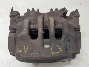 Used Front brake calliper, left Renault Master IV (MA/MB/MC/MD/MH/MF/MG/MH) 2.3 dCi 16V RWD Price € 90,75 Inclusive VAT offered by Autodemontage van de Laar