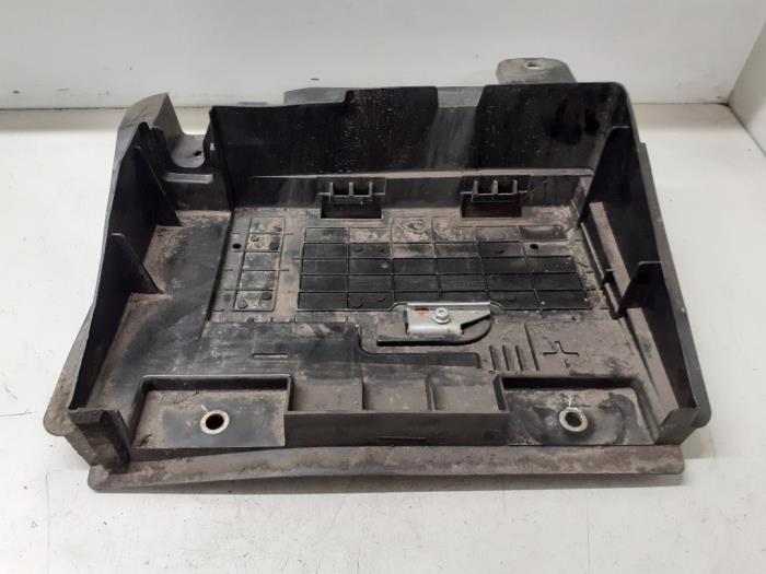 Battery box from a Renault Master IV (MA/MB/MC/MD/MH/MF/MG/MH) 2.3 dCi 16V RWD 2018