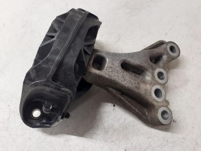 Used Engine mount Peugeot 208 I (CA/CC/CK/CL) 1.0 Vti 12V PureTech Price € 35,00 Margin scheme offered by Autodemontage van de Laar
