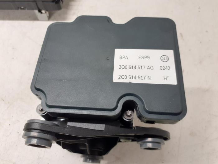 Begagnade ABS-pump Volkswagen Polo VI (AW1) 1.0 MPI 12V Pris € 115,00 Marginaltabell erbjuds av Autodemontage van de Laar