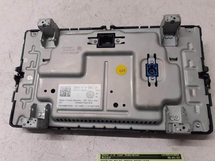 Display Multi Media control unit from a Volkswagen Polo VI (AW1) 1.0 MPI 12V 2019