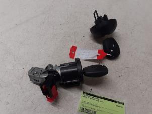 Used Ignition lock + key Renault Twingo II (CN) 1.2 16V Price on request offered by Autodemontage van de Laar