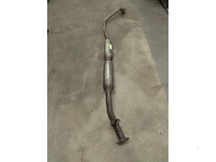 Exhaust middle silencer from a Suzuki SX4 S-Cross (JY) 1.4 Booster Jet Turbo 16V SHVS 2022