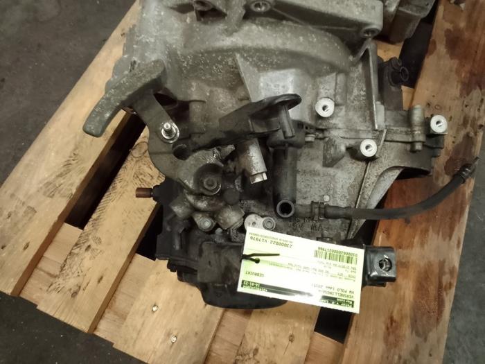 Gearbox from a Volkswagen Polo V (6R) 1.0 TSI 12V BlueMotion 2015