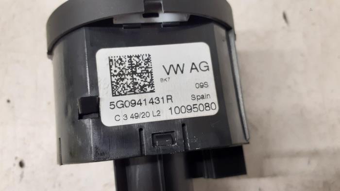 Interruptor de luz de un Volkswagen Polo VI (AW1) 1.0 TSI 12V 2021