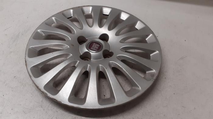 Wheel cover (spare) from a Fiat Punto Evo (199) 1.3 JTD Multijet 85 16V Euro 5 2011