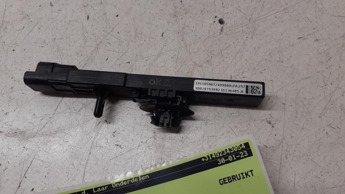 Używane Antena Opel Corsa F (UB/UH/UP) 1.2 Turbo 12V 100 Cena € 10,00 Procedura marży oferowane przez Autodemontage van de Laar