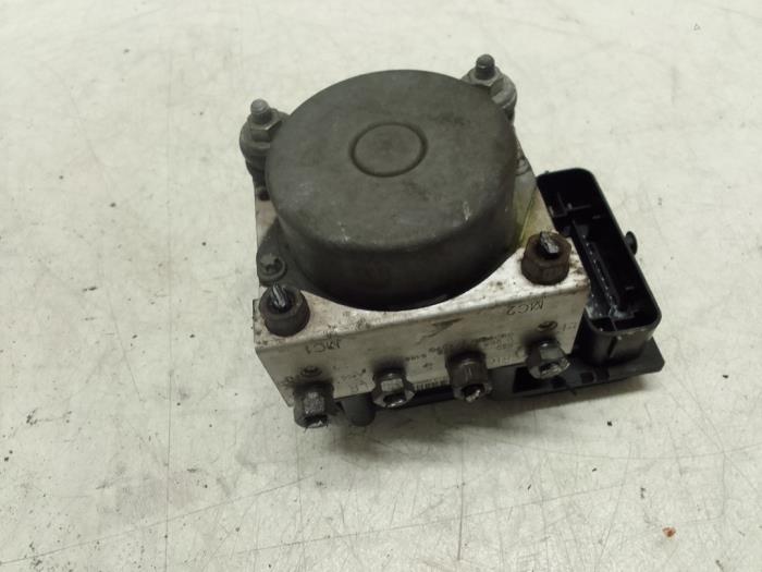 Begagnade ABS-pump Fiat Punto Evo (199) 1.3 JTD Multijet Start&Stop 16V Euro 4 Pris € 125,00 Marginaltabell erbjuds av Autodemontage van de Laar