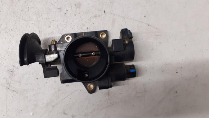 Gebrauchte Drosselklappengehäuse Peugeot 107 1.0 12V Preis € 50,00 Margenregelung angeboten von Autodemontage van de Laar