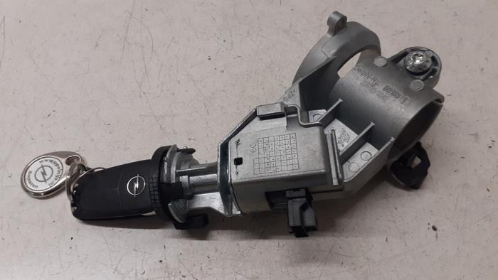 Używane Stacyjka + Kluczyk Opel Corsa D 1.4 16V Twinport Cena € 50,00 Procedura marży oferowane przez Autodemontage van de Laar