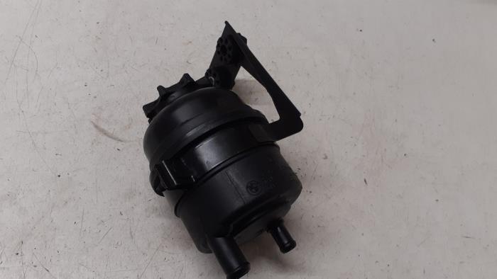 Begagnade Styrservotank BMW Mini (R50/53) 1.6 16V Cooper Pris € 30,00 Marginaltabell erbjuds av Autodemontage van de Laar