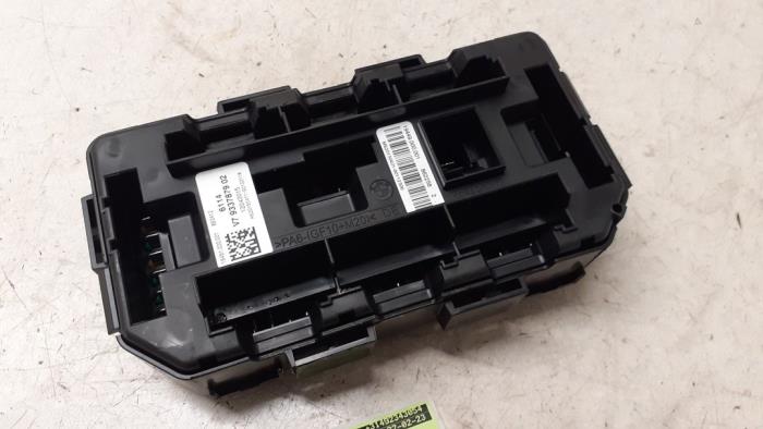 Fuse box from a BMW 1 serie (F20) 116i 1.5 12V 2015