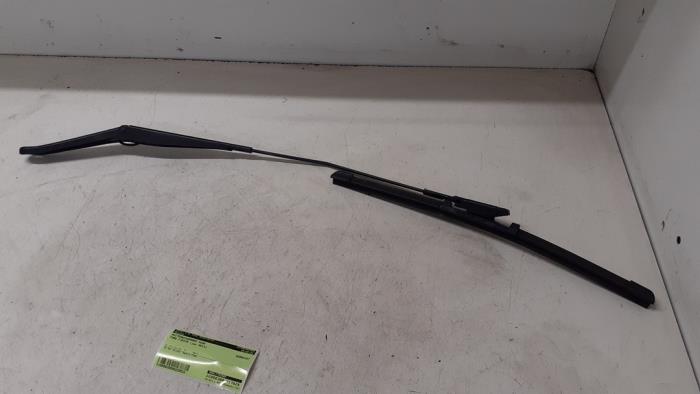Front wiper arm from a Ford Fiesta 6 (JA8) 1.6 TDCi 16V ECOnetic 2013