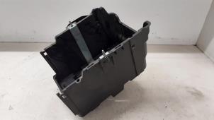 Usados Caja de batería Ford Fiesta 6 (JA8) 1.6 TDCi 16V ECOnetic Precio € 35,00 Norma de margen ofrecido por Autodemontage van de Laar