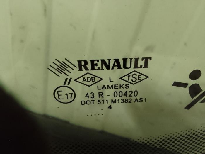 Parabrisas de un Renault Clio IV (5R) 1.5 Energy dCi 90 FAP 2014