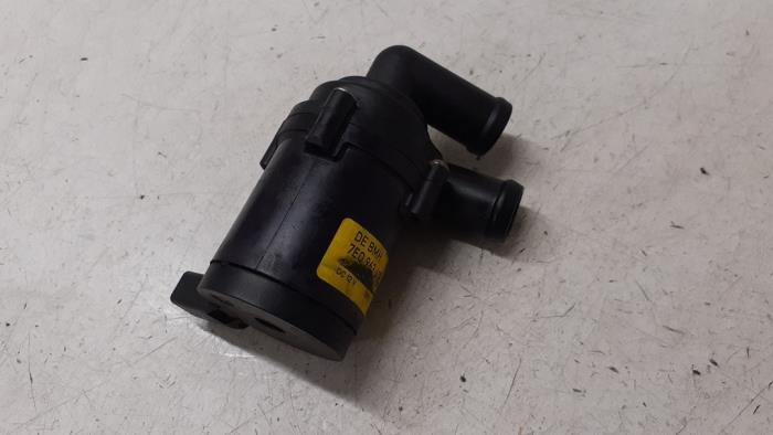 Begagnade Vattenpump Volkswagen Transporter/Caravelle T5 2.0 TDI DRF Pris € 75,00 Marginaltabell erbjuds av Autodemontage van de Laar
