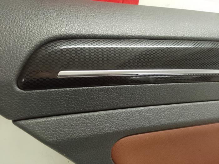 Tapicerka drzwi lewych tylnych wersja 4-drzwiowa z Volkswagen Golf VII (AUA) 1.4 TSI 16V 2013