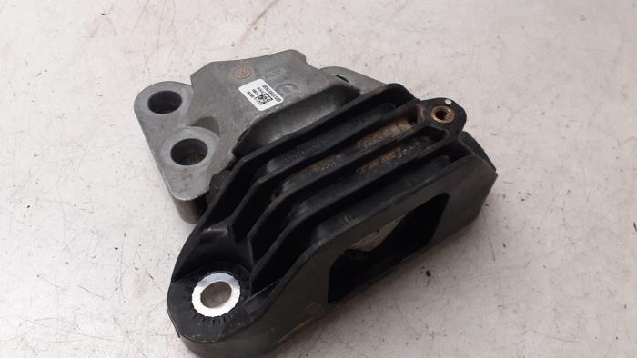 Used Engine mount Jeep Renegade (BU) 1.4 Multi Air 16V Price € 50,00 Margin scheme offered by Autodemontage van de Laar