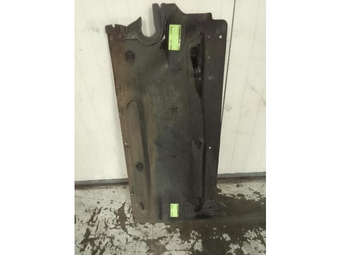 Używane Plyta ochronna podlogowa Audi A3 Sportback (8VA/8VF) 1.4 TFSI 16V e-tron Cena € 50,00 Procedura marży oferowane przez Autodemontage van de Laar